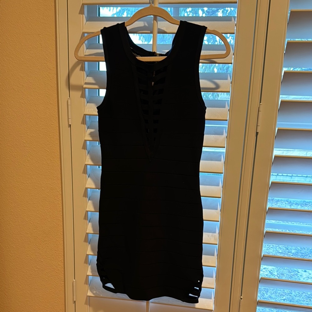 Black Sleeveless Knee-Length Sheath Dress